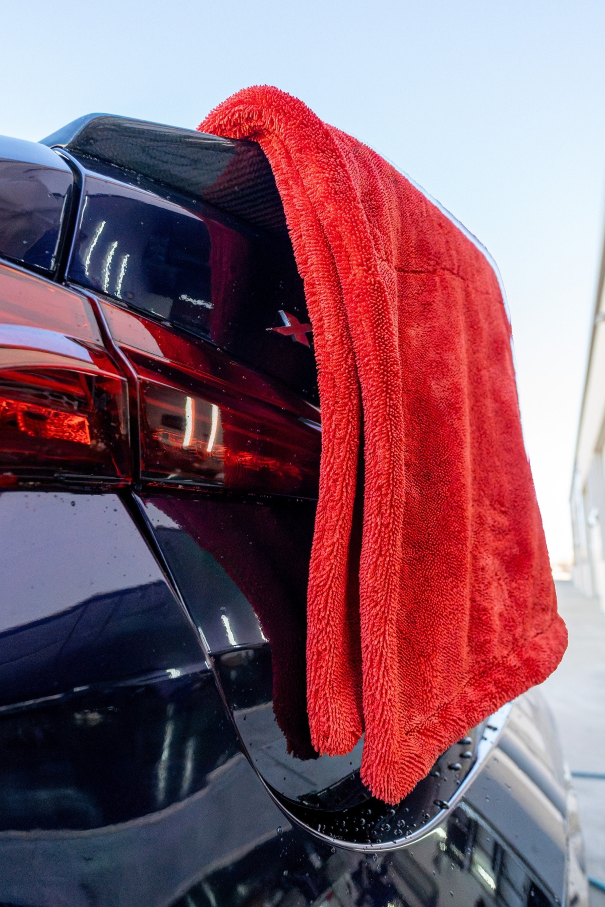 BLACKLINE® Twisted-Loop Drying Towel | 1300 GSM