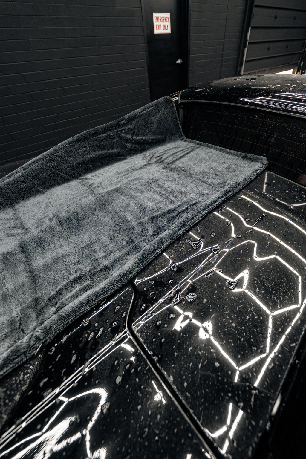 BLACKLINE® Twisted-Loop Drying Towel | 1300 GSM