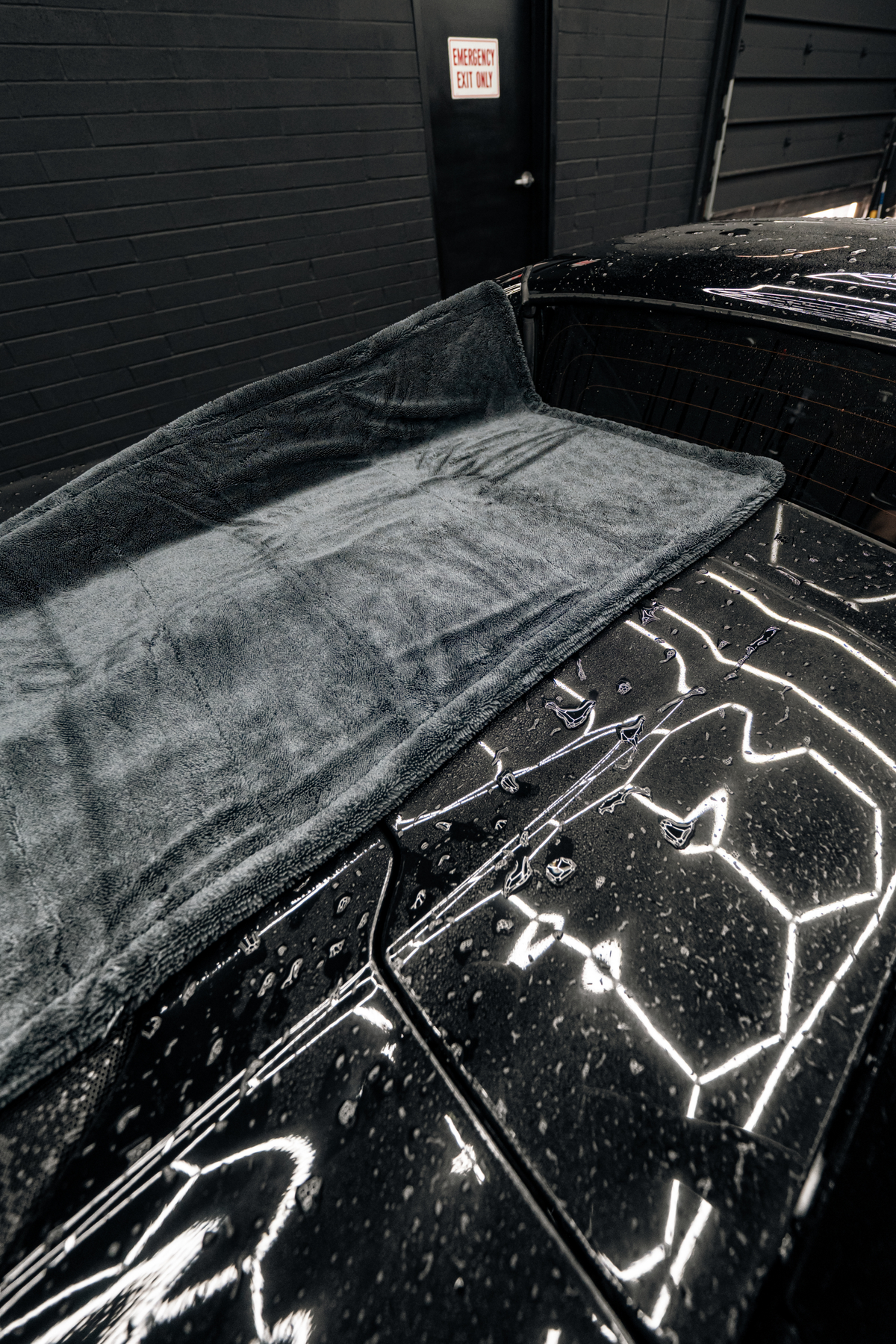BLACKLINE® Twisted-Loop Drying Towel | 1300 GSM